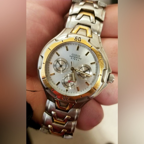 Vintage Guess steel watch waterproof - Picture 2 of 2